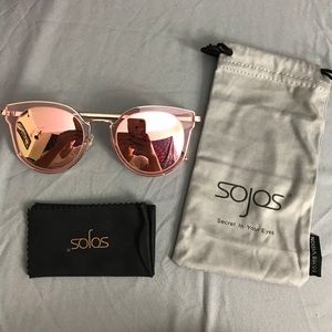 *BRAND NEW* Never worn Sojos sunglasses! 😎